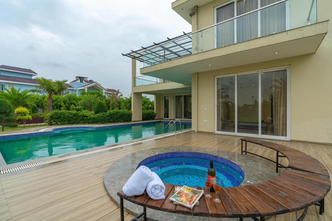 Stayvista At Blanc Belle With Outdoor Pool Sohna ภายนอก รูปภาพ