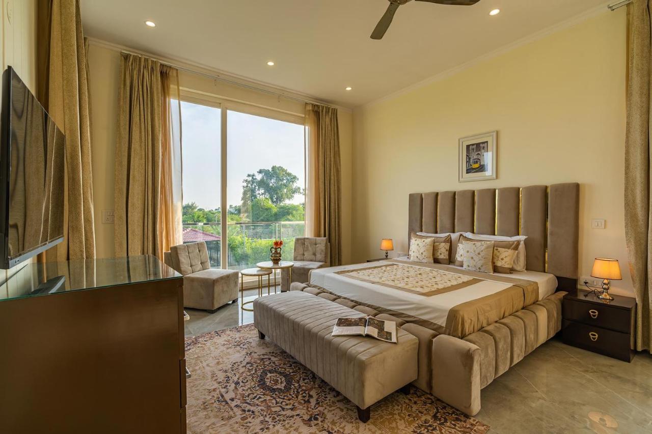 Stayvista At Blanc Belle With Outdoor Pool Sohna ภายนอก รูปภาพ