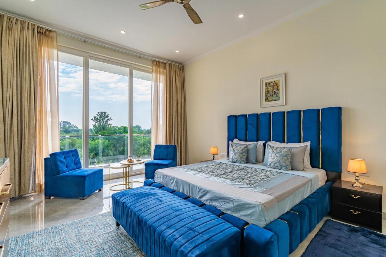 Stayvista At Blanc Belle With Outdoor Pool Sohna ภายนอก รูปภาพ