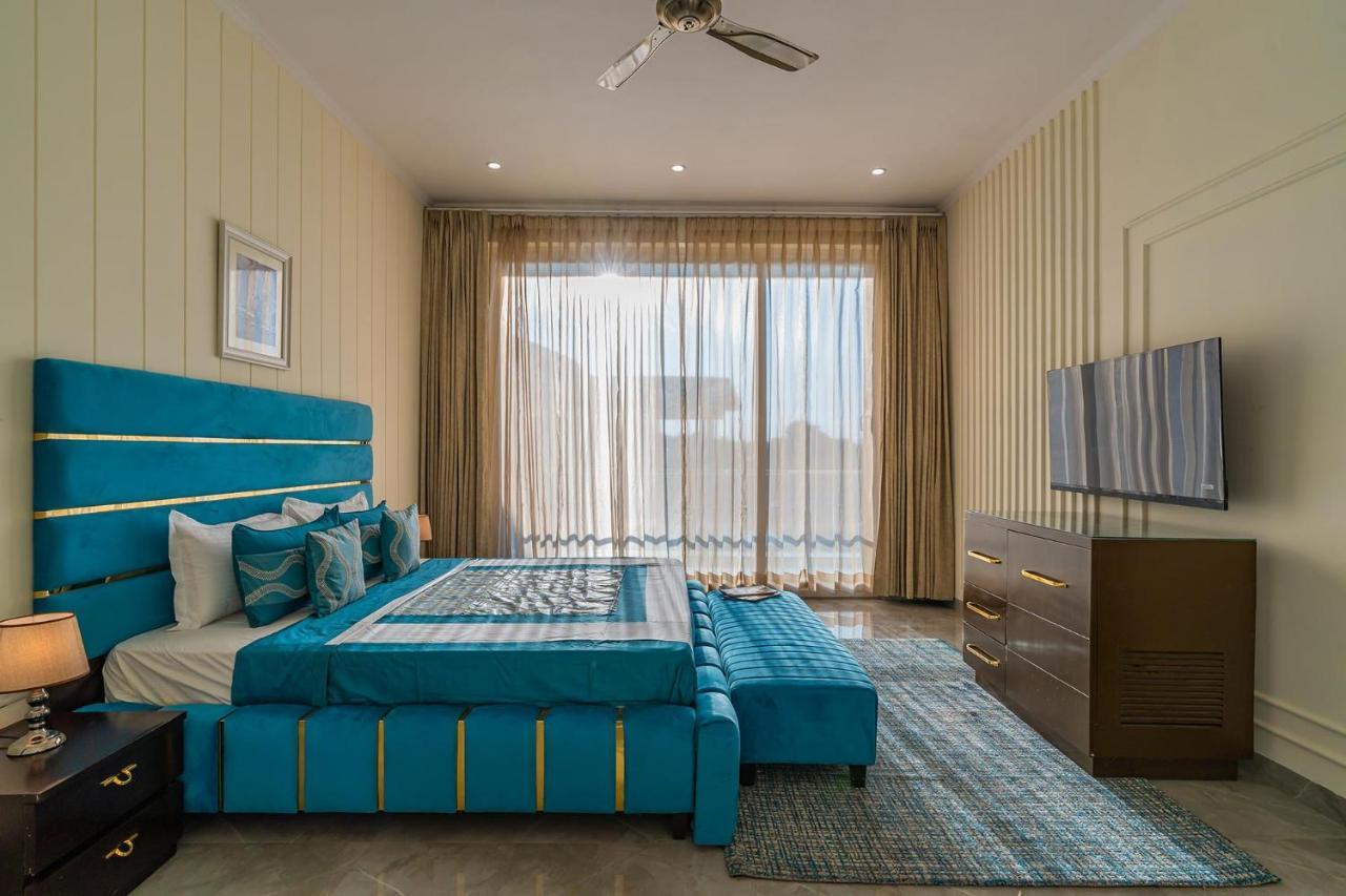 Stayvista At Blanc Belle With Outdoor Pool Sohna ภายนอก รูปภาพ
