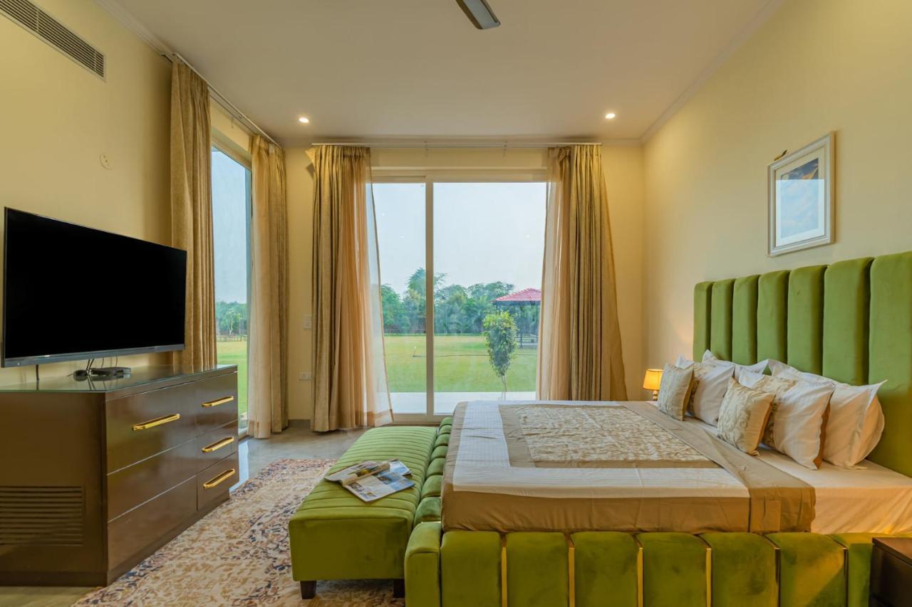 Stayvista At Blanc Belle With Outdoor Pool Sohna ภายนอก รูปภาพ