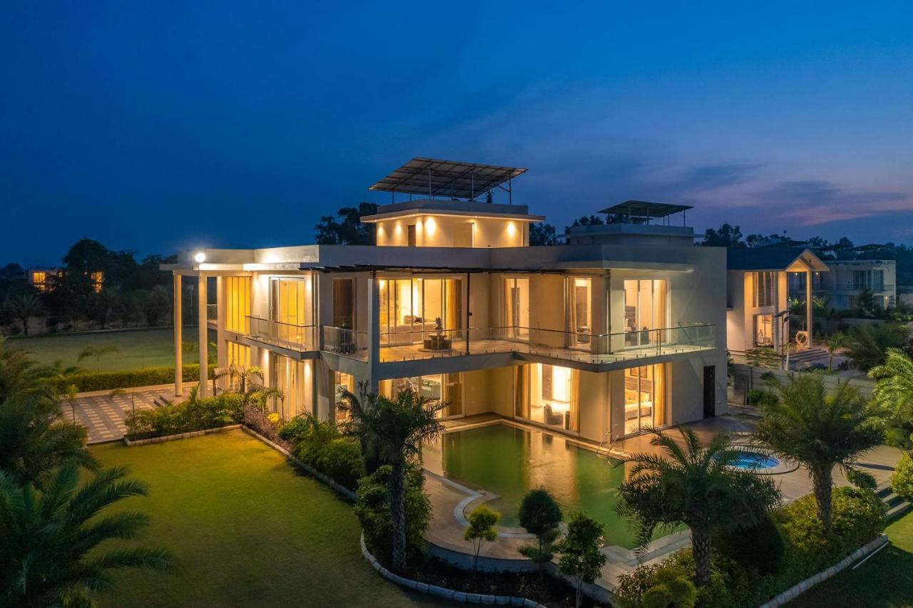 Stayvista At Blanc Belle With Outdoor Pool Sohna ภายนอก รูปภาพ