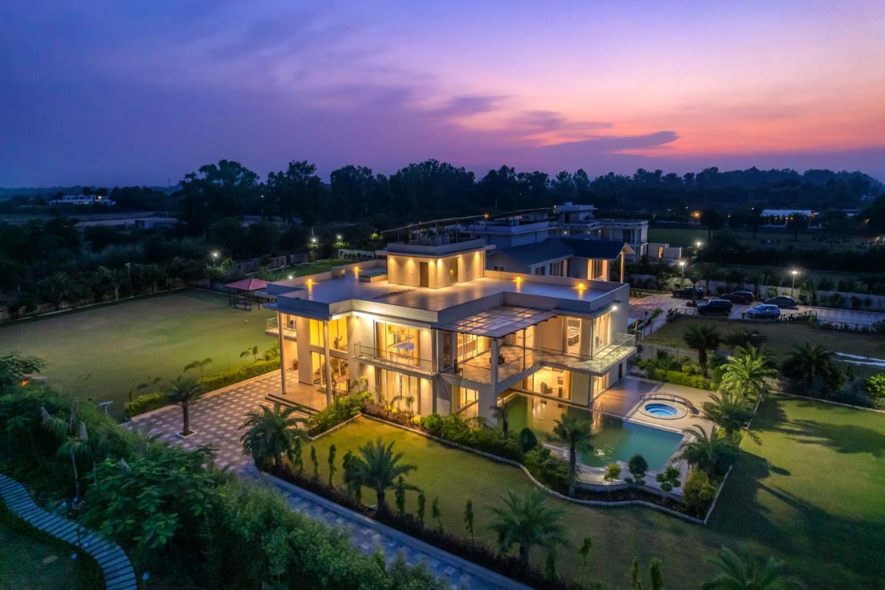 Stayvista At Blanc Belle With Outdoor Pool Sohna ภายนอก รูปภาพ