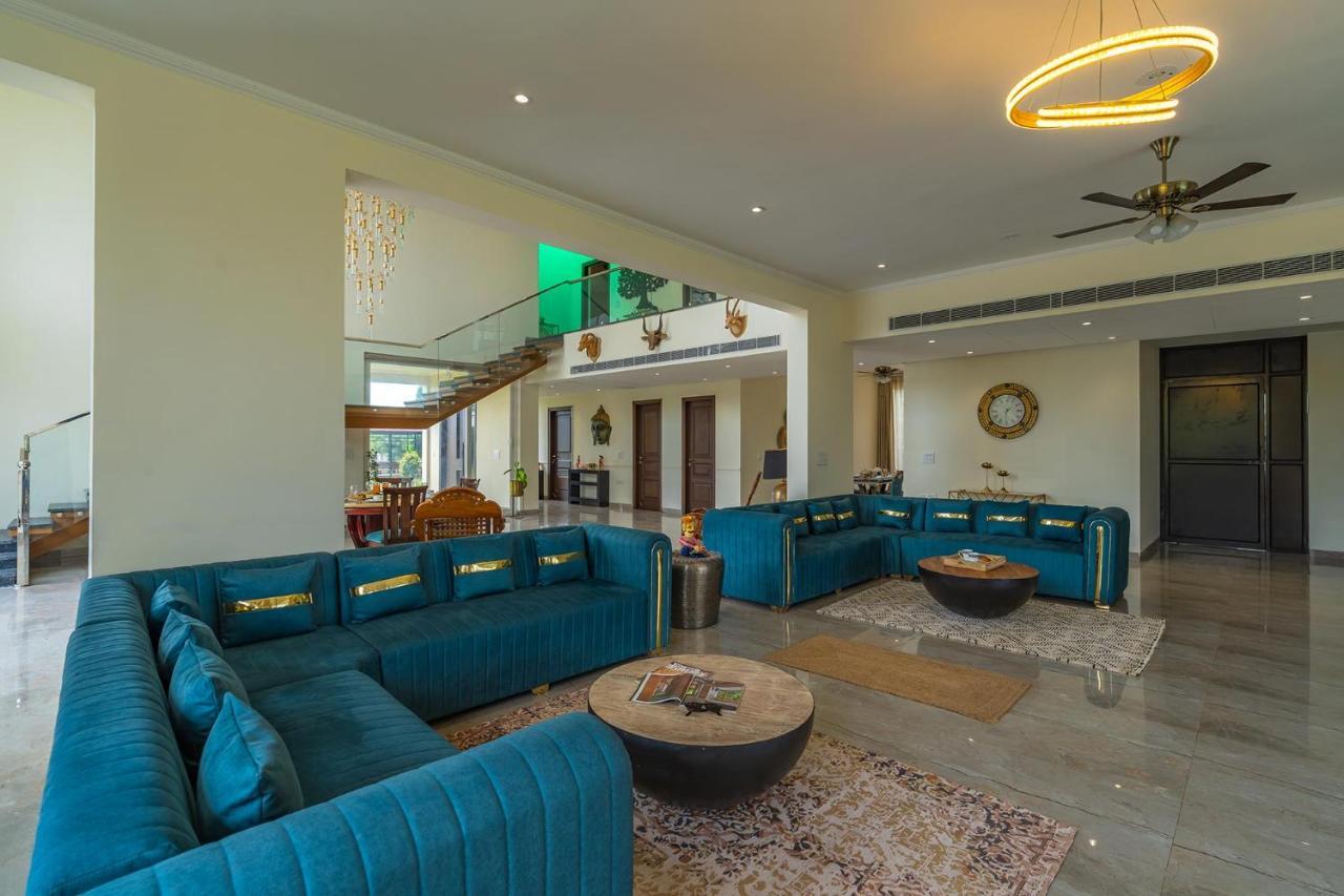 Stayvista At Blanc Belle With Outdoor Pool Sohna ภายนอก รูปภาพ