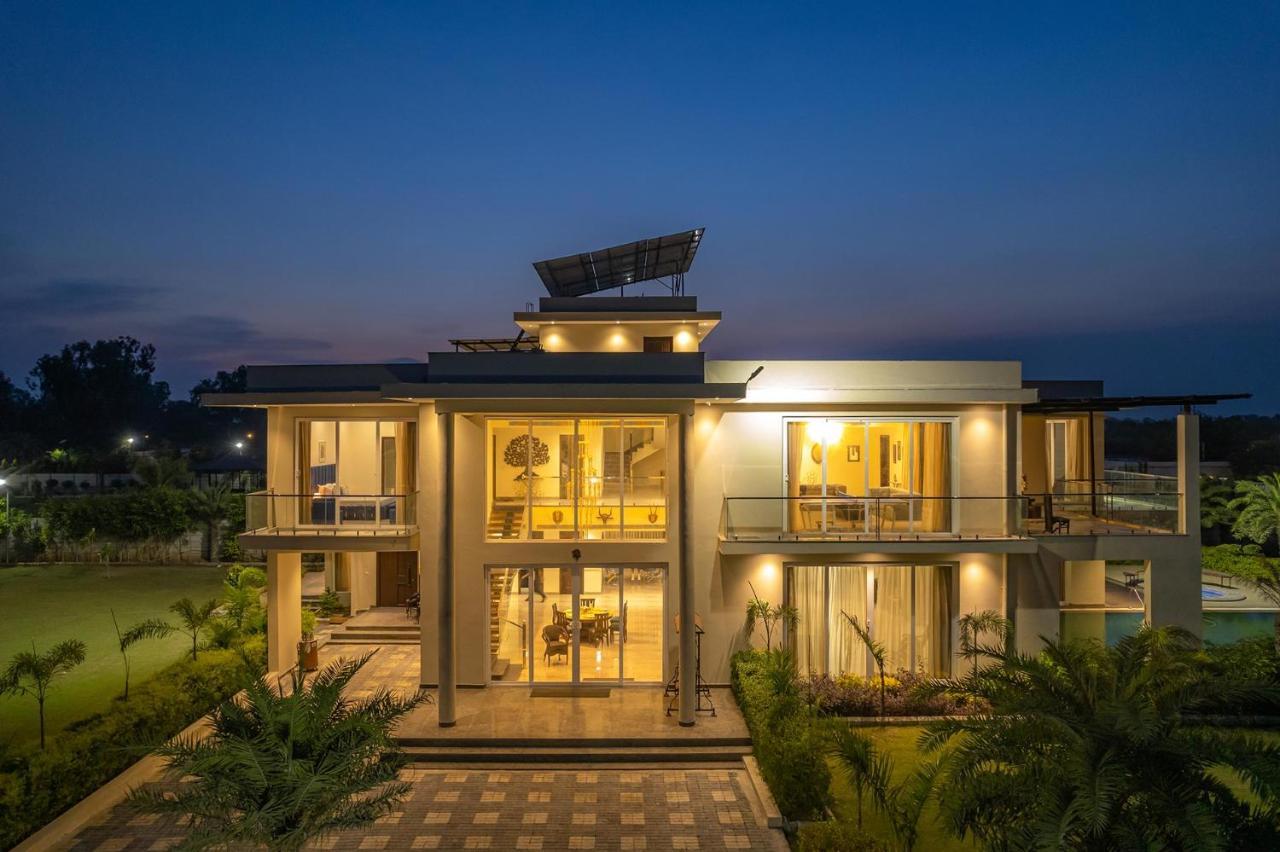 Stayvista At Blanc Belle With Outdoor Pool Sohna ภายนอก รูปภาพ